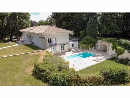 superbe demeure de 5 chambres avec piscine