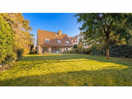 alleenstaande villa met zuidgerichte tuin in de oosthoek