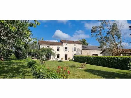 vente maison 11 pièces 292 m² à bunzac (16110)  375 000 €