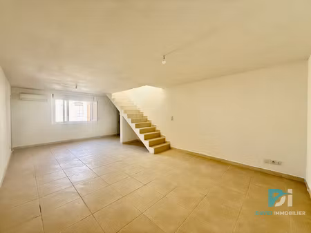 vias  maison de ville avec studio indépendant.