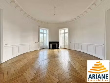location bureaux 110 m² à 299 m²