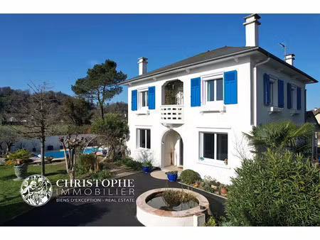 vente maison 8 pièces 250m2 pau 64000 - 645000 € - surface privée
