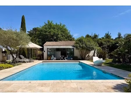 uzès - villa de plain-pieds et jardin de 3 000 m² avec piscine