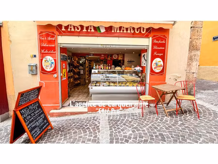 vente local commercial 3 pièces 50m2 hyères 83400 - 172000 € - surface privée