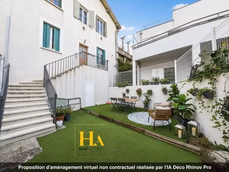 appartement  entrée indépendante au calme. cour privée   stationnement privé avec une cave