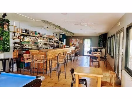lauzerte - murs commerciaux à vendre - restaurant-bar avec licence iv et logement
