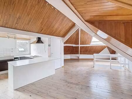 lumineux studio situé dans le centre d'andenne
