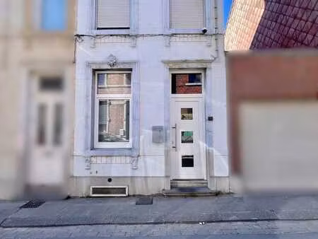 maison 2 chambres avec cour fraîchement rénovée