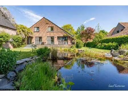 charmante villa avec bâtiment d'écurie et prairie sur envir
