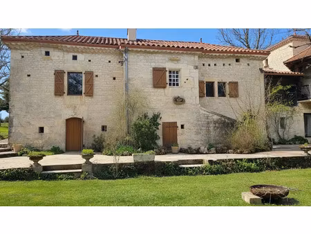 vente propriété 10 pièces 469 m² à montcuq (46800)  620 000 €