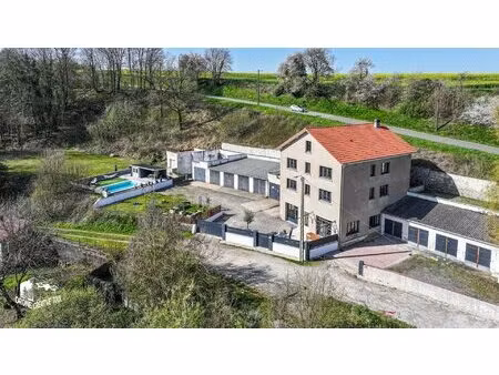 incroyable individuelle 8 chambres de 325 m2  piscine  jardin  11 garages