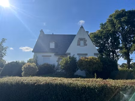 vente belle néo-bretonne  située sur un terrain de 2500 m²