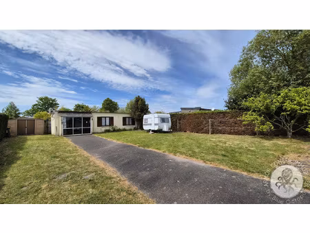 petite maison sur terrain de loisir