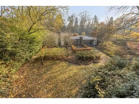 te renoveren architectuurwoning op 2.303m² in schilde