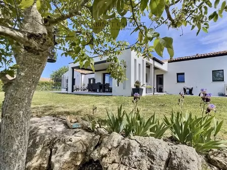 magnifique maison contemporaine - 10 km à l'ouest de saintes (réf. 51428)