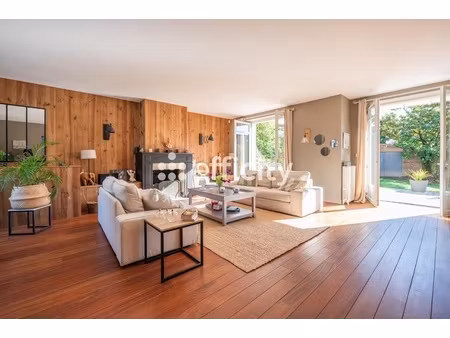 maison 9 pièces - 196 m²