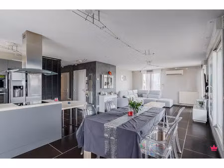 superbe appartement 5 pièces à vendre à genas avec grande terrasse et parking