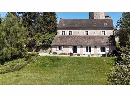 maison rénovée sur 4 876 m² à vendre avec vue dégagée sur la pleine nature