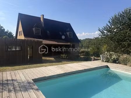 ecrin de verdure avec piscine et climatisation à eyliac
