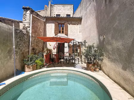 eyragues  maison de village du xviième siecle  5 chambres et un bassin