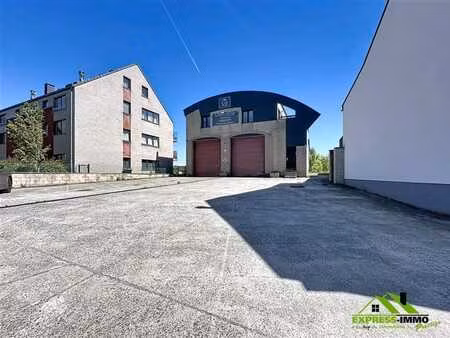 ensemble mixte avec hangar de 720 m² et appartement 130m²