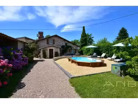 maison de caractère avec piscine et dépendances