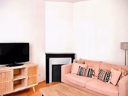 location meublée appartement 3 pièces 40 m² à puteaux (92800)  1 620 €