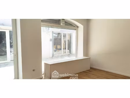 vente commerce 1 pièce 67 m² saintes-maries-de-la-mer (13460)