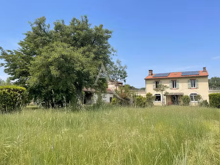 grande maison de 200m² avec 5 chambres et dépendances sur st-sulpice !