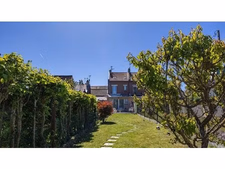 amiénoise de caractère avec jardin et garage