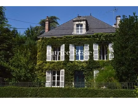 a chaumont  en champagne méridionale  une maison de maître du 19e s. et son parc...