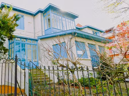 arcachon - appartement de caractère avec jardin privatif au sein d'une remarquable villa a