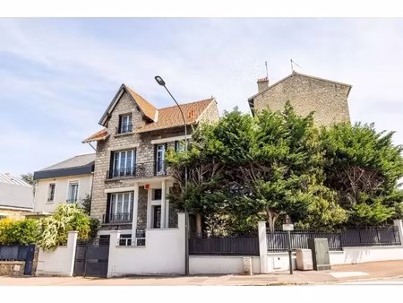 maison 7 pièces - 164 m²