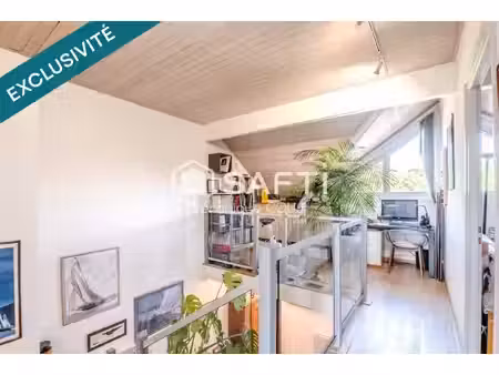 a veigy-foncenex (74140)  duplex de charme aux beaux volumes avec piscine  à deux pas de l