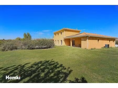 maison contemporaine plain-pied 195 m² – piscine – dpe a – panneaux solaires – proche lava
