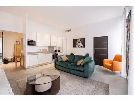 cannes centre. beau 3 pieces dans un immeuble bourgeois