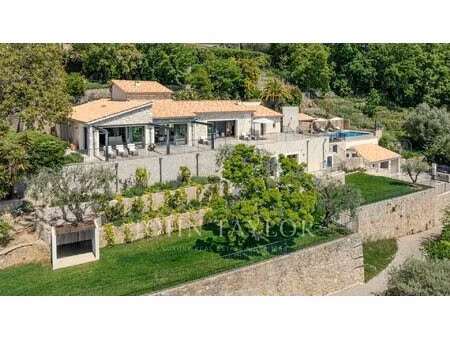 propriété d’exception de très grand standing avec vue panoramique collines et mer