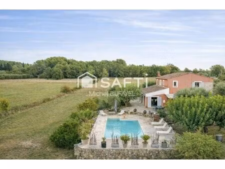 bastide en pierre sur 1 3 ha avec piscine
