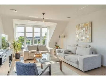 zeer ruim appartement met 3 slaapkamers op toplocatie