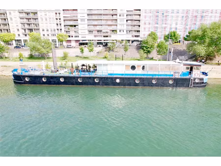 péniche --- vivre autrement  au fil de l’eau… lyon 4?
