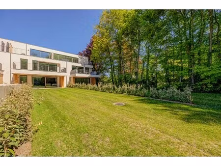 prestigieus nieuwbouwappartement met ruime tuin en terras.