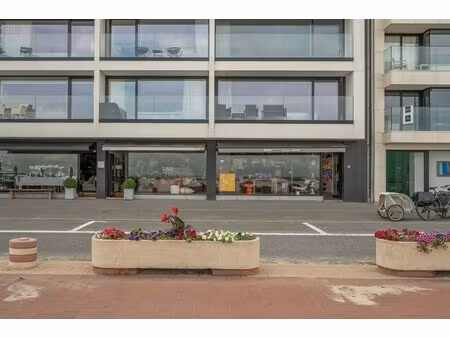 prachtig handelspand gelegen op de zeedijk van knokke