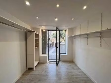 location commerce frejus 83600 147m²