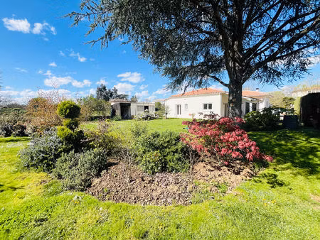 a villeneuve-sur-lot  magnifique maison de plain pied d'environ 134m²