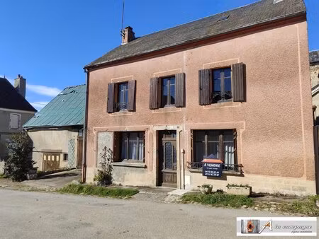 maison de bourg pleine de potentiel.