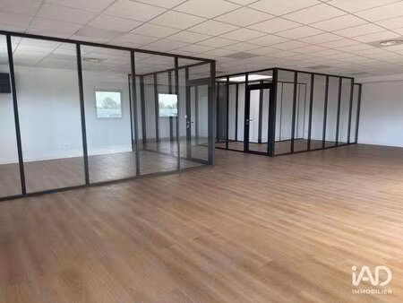 location bureaux et commerces à signes (83870) : à louer / 155m² signes