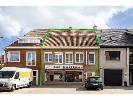 bien commercial polyvalent avec parking privé et logement