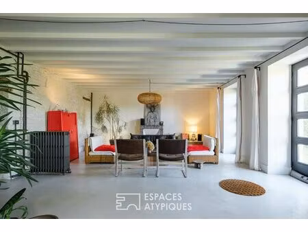 maison de caractère entre béton et pierres au coeur du marais