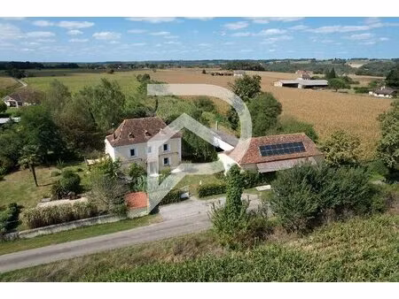 maison béarnaise de 152 m² et dépendances sur un parc de 3 154 m².