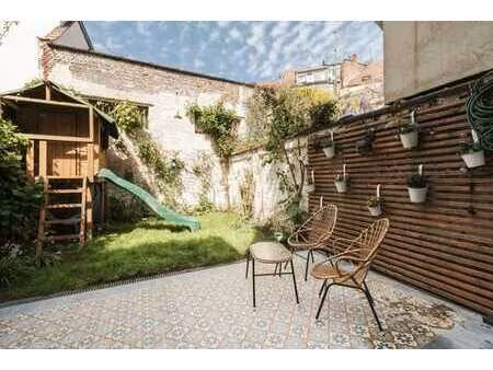 prête à emménager  avec 5 chambres et un jardin urbain